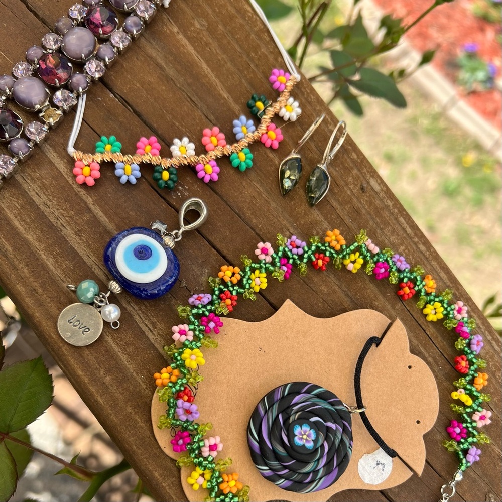 Colorful Floral Jewelry bundle 🌿🌸🌺